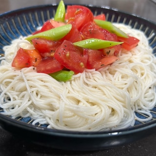 トマトとアスパラのオリーブ塩そうめん